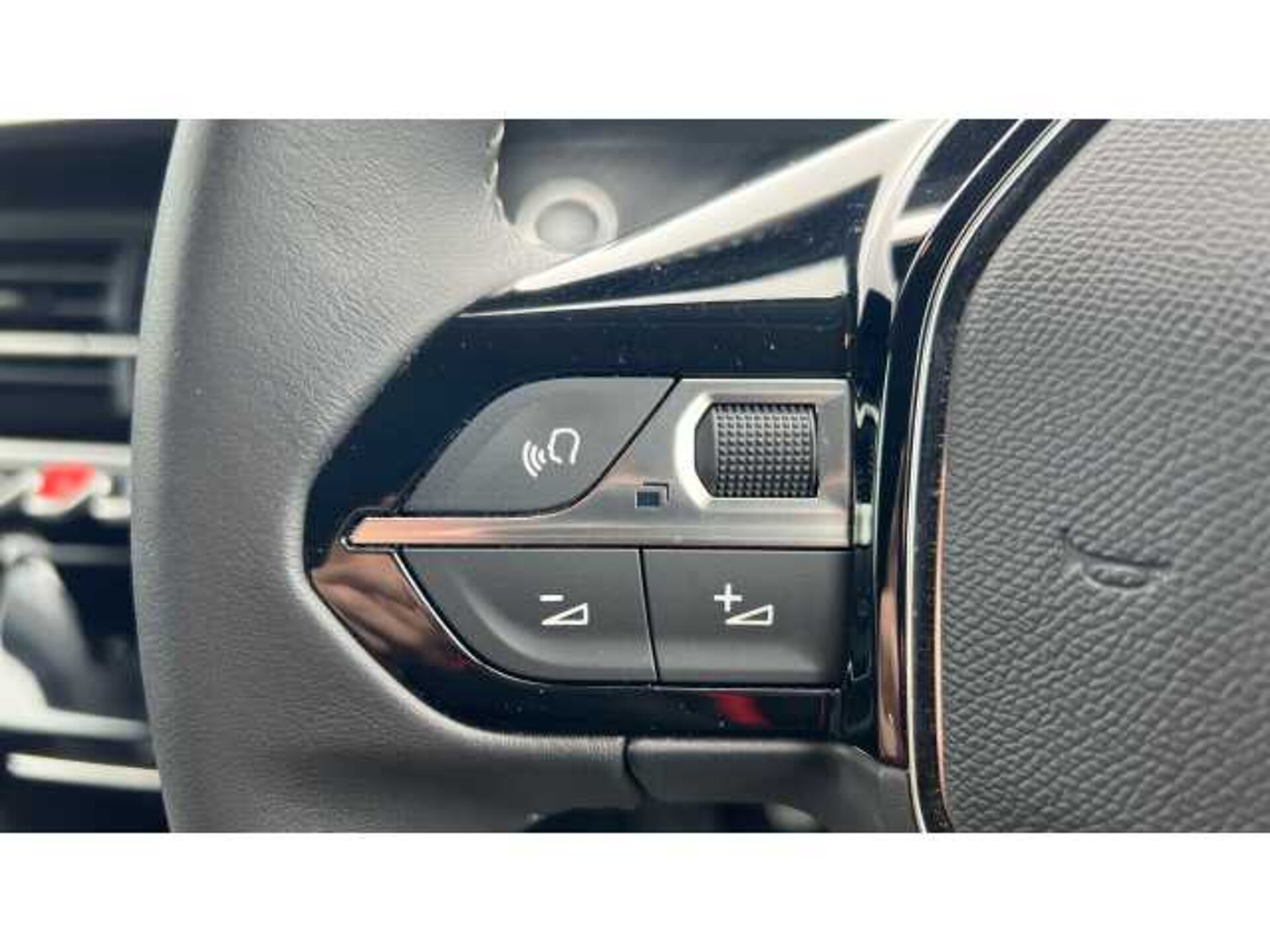 Peugeot 208 208 1.2 PureTech 100 Allure Premium + 5dr 