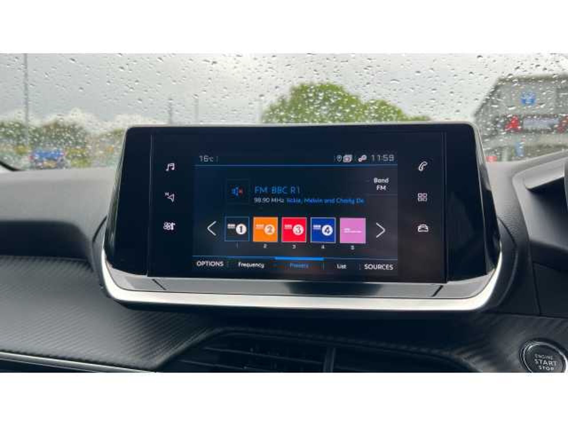 Peugeot 208 208 1.2 PureTech 100 Allure Premium + 5dr 