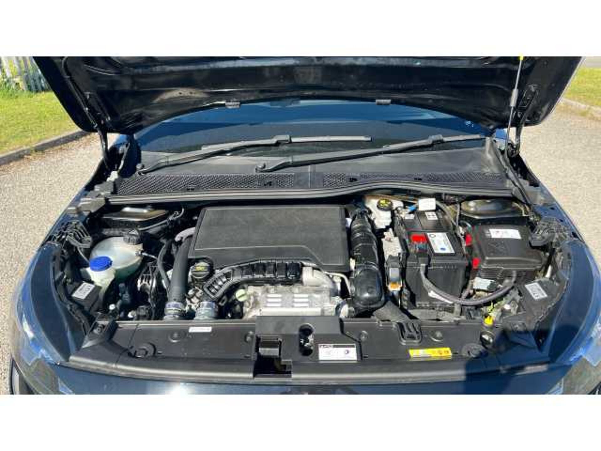 Peugeot 208 208 1.2 PureTech 100 Allure Premium 5dr 