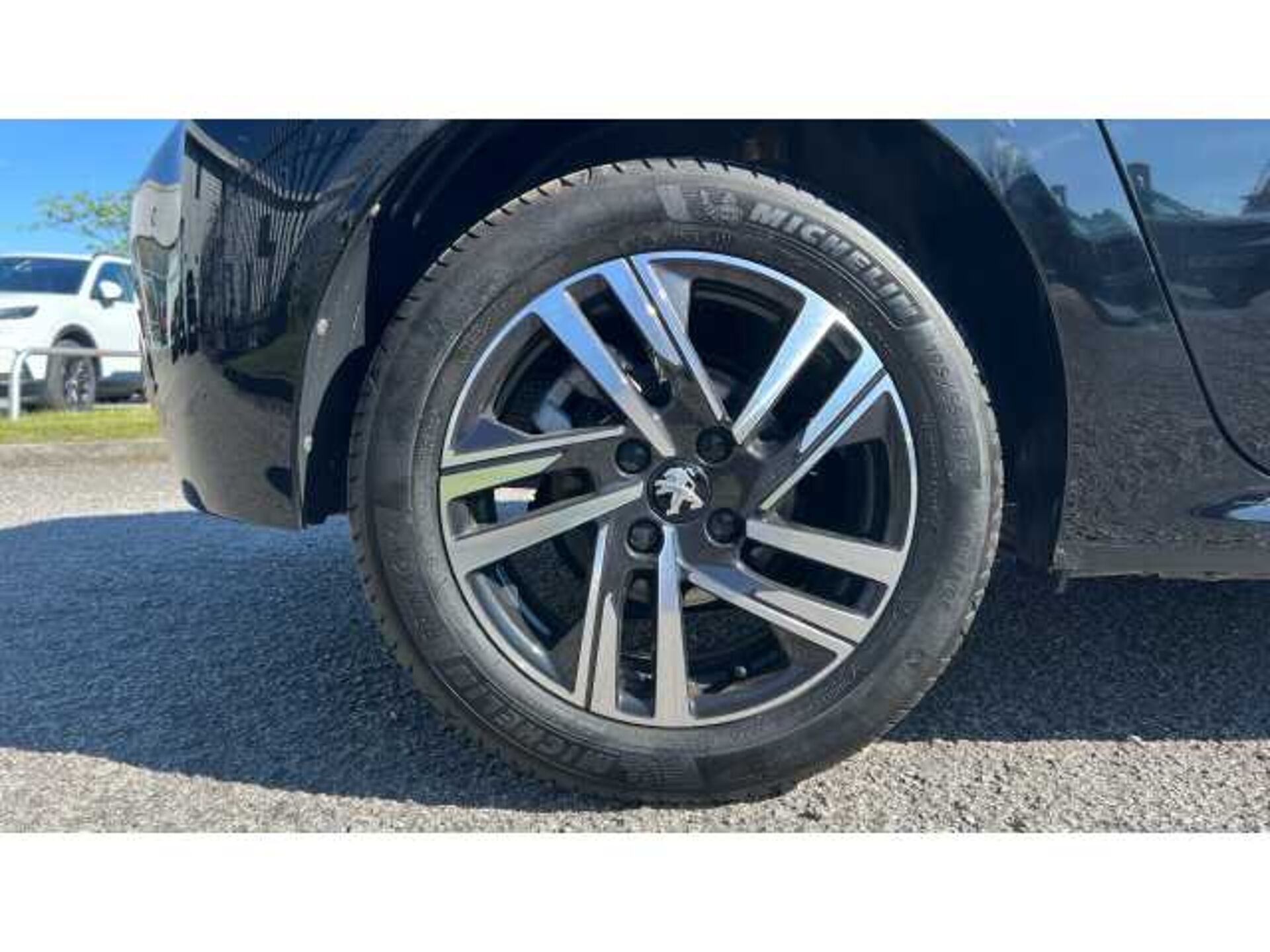 Peugeot 208 208 1.2 PureTech 100 Allure Premium 5dr 