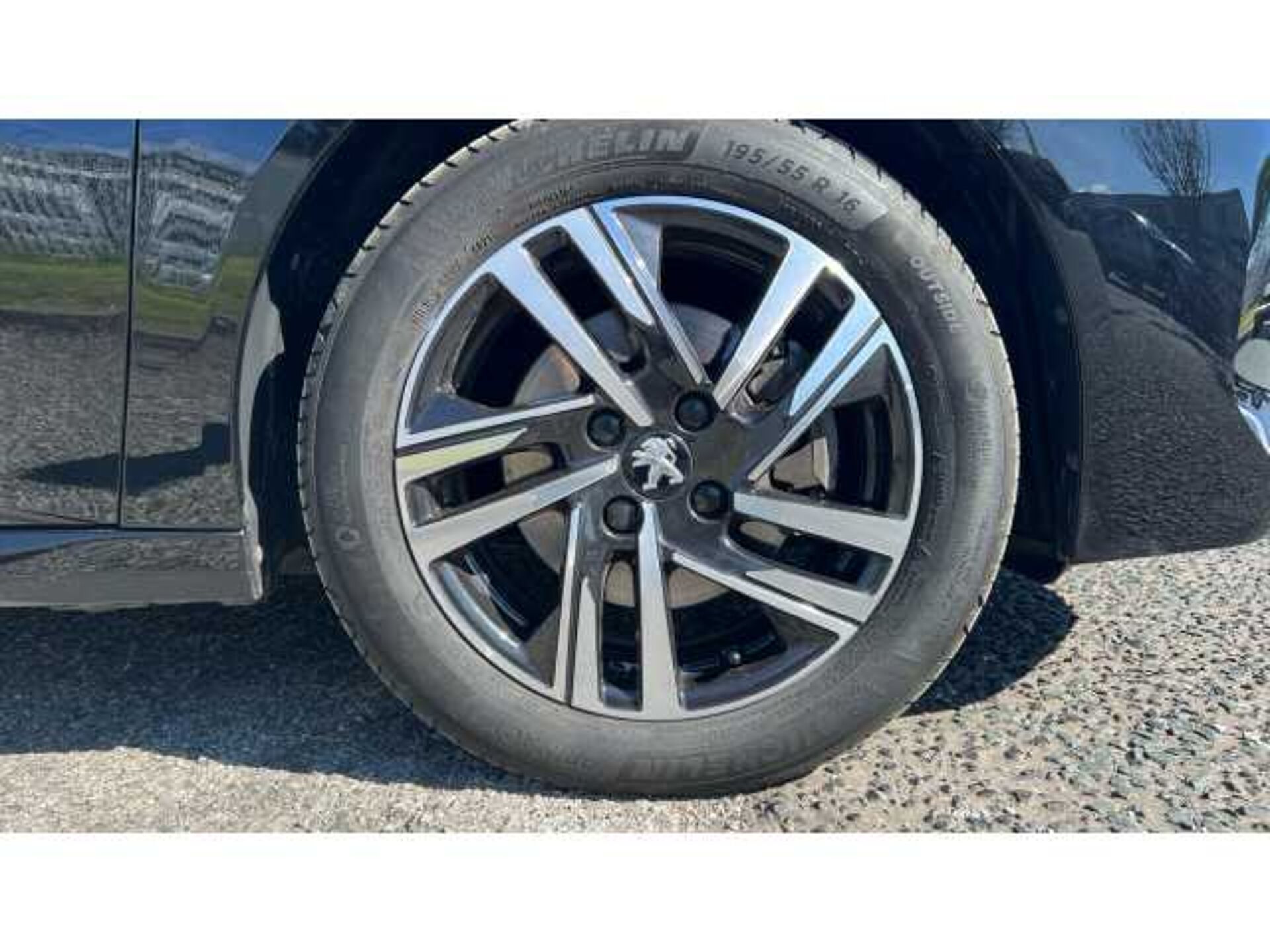 Peugeot 208 208 1.2 PureTech 100 Allure Premium 5dr 