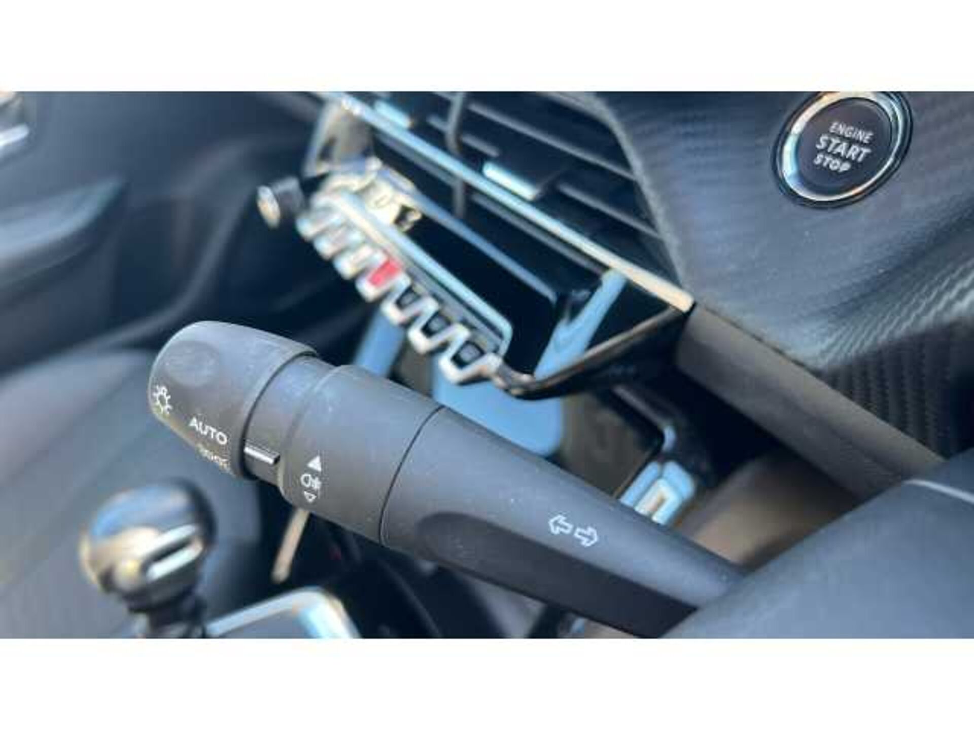 Peugeot 208 208 1.2 PureTech 100 Allure Premium 5dr 