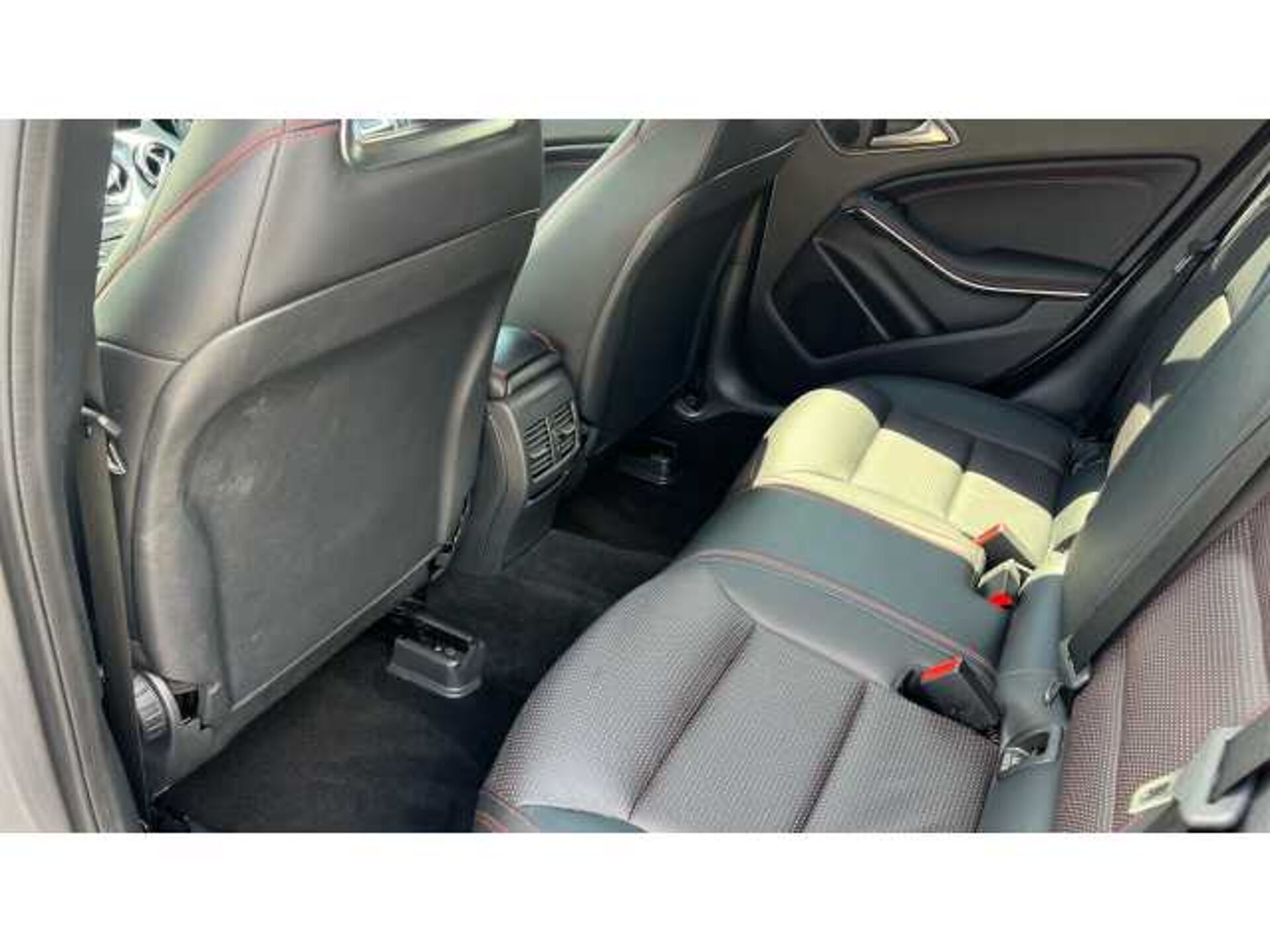Mercedes-Benz GLA 220 GLA 220d 4Matic AMG Line Premium 5dr Auto 