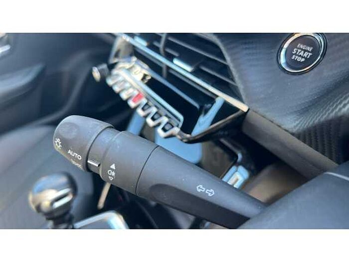 Peugeot 208 208 1.2 PureTech 100 Allure Premium 5dr 