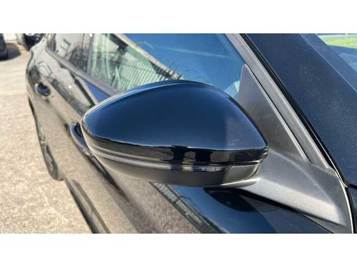 Peugeot 208 208 1.2 PureTech 100 Allure Premium 5dr 