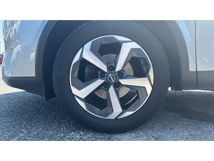 Nissan Qashqai QASHQAI 1.3 DiG-T MH N-Connecta 5dr 
