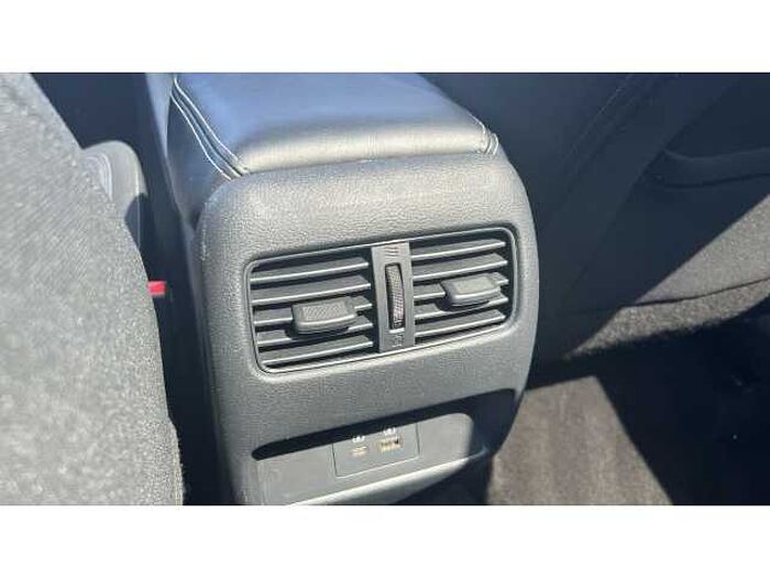 Nissan Qashqai QASHQAI 1.3 DiG-T MH N-Connecta 5dr 