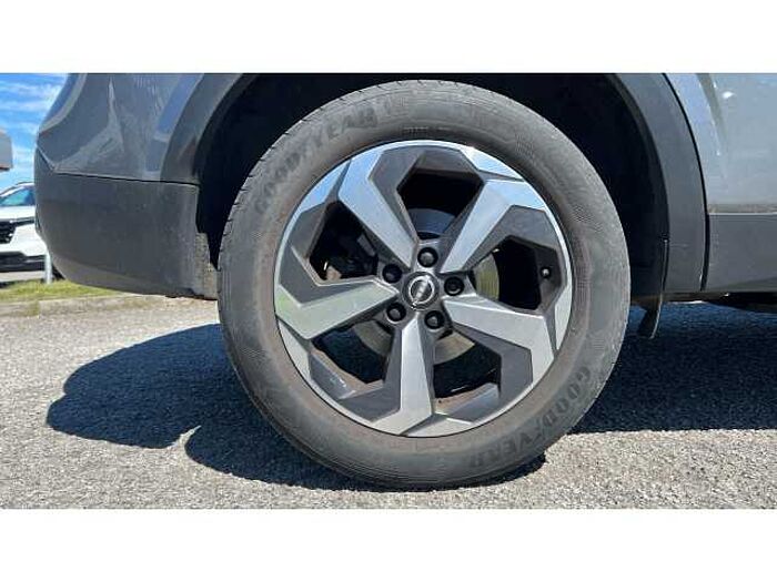 Nissan Qashqai QASHQAI 1.3 DiG-T MH N-Connecta 5dr 