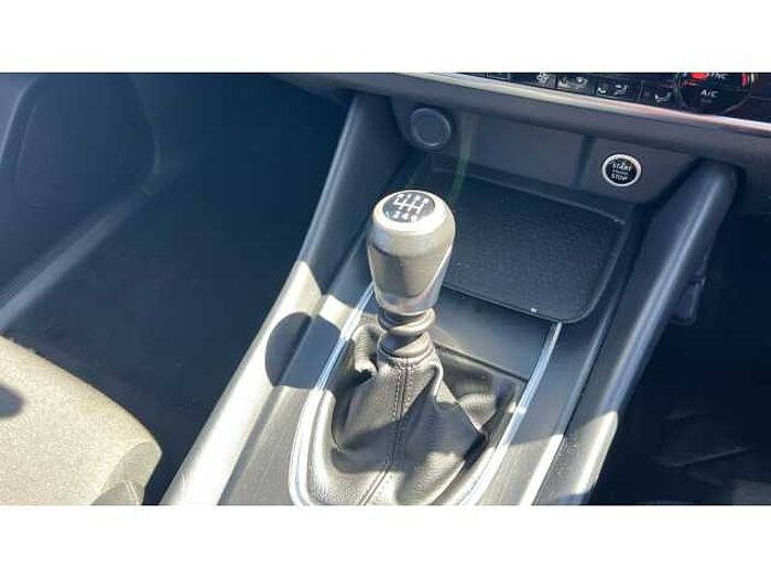Nissan Qashqai QASHQAI 1.3 DiG-T MH N-Connecta 5dr 