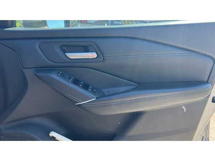 Nissan Qashqai QASHQAI 1.3 DiG-T MH N-Connecta 5dr 