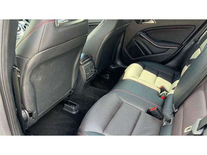 Mercedes-Benz GLA 220 GLA 220d 4Matic AMG Line Premium 5dr Auto 