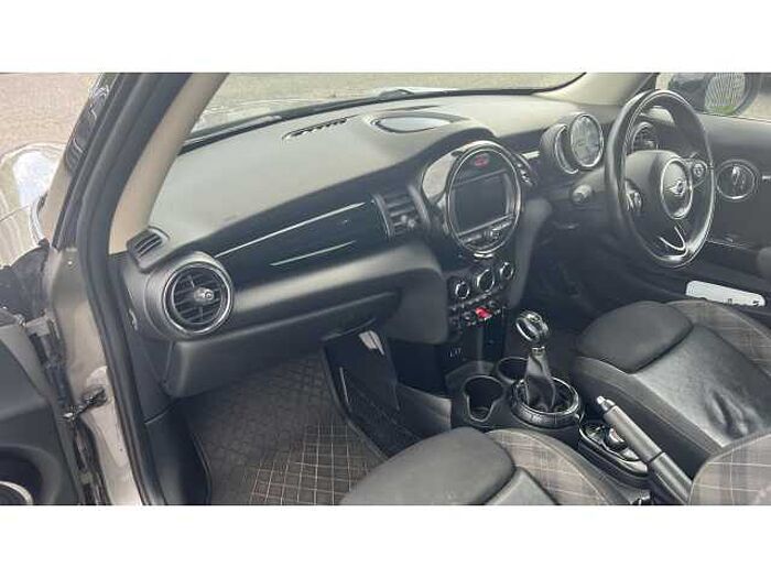 MINI Mini HATCHBACK 1.5 Cooper 3dr Auto 